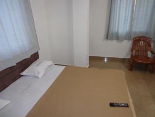 Oyo 36211 Hotel Padma Palace 우자인 외부 사진