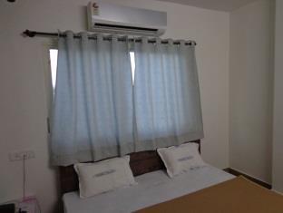 Oyo 36211 Hotel Padma Palace 우자인 외부 사진